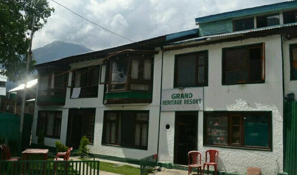Grand Heritage Resort Pahalgām Exterior photo